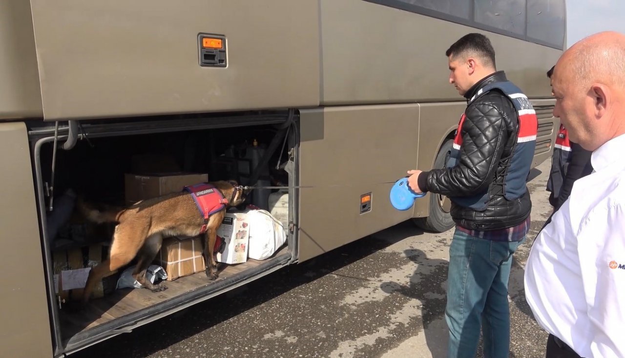 Tatilciler yollara akın etti, 43 ilin geçiş güzergahında trafik yoğunluğu