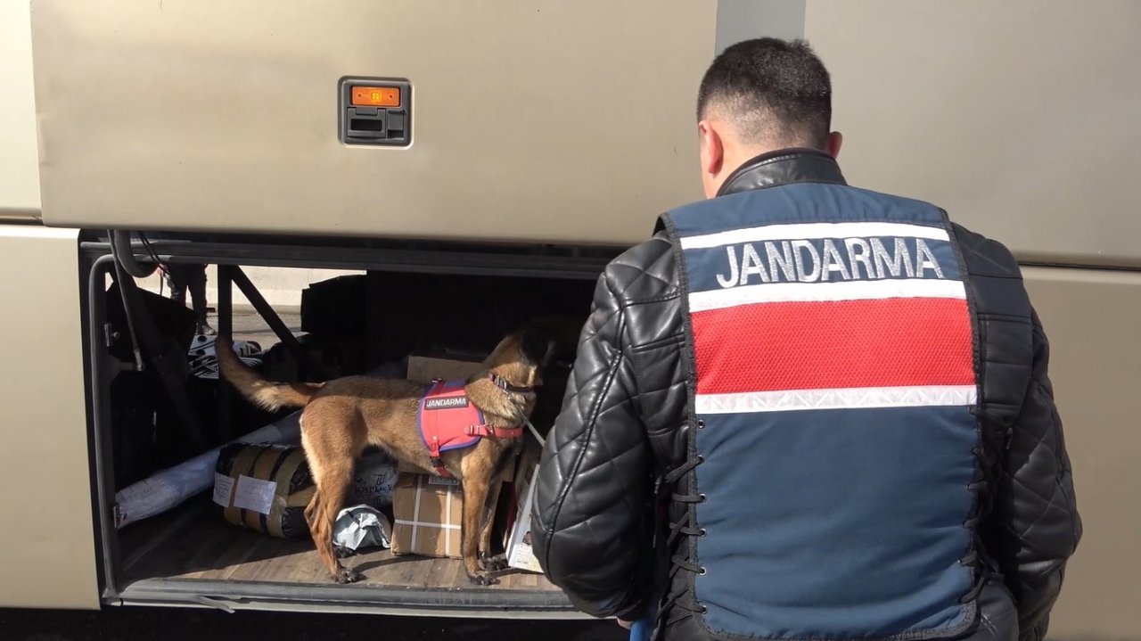 Tatilciler yollara akın etti, 43 ilin geçiş güzergahında trafik yoğunluğu