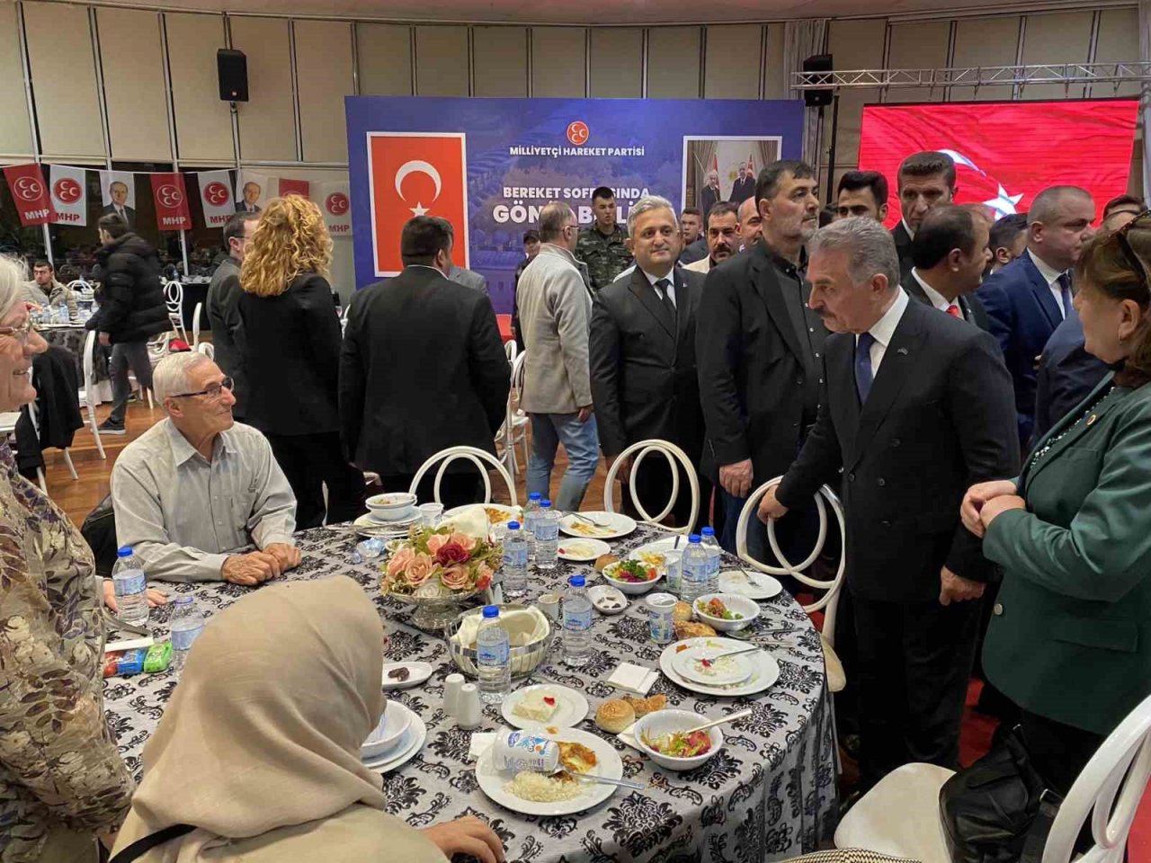 MHP Bursa’daki depremzedelerle iftar sofrasında buluştu