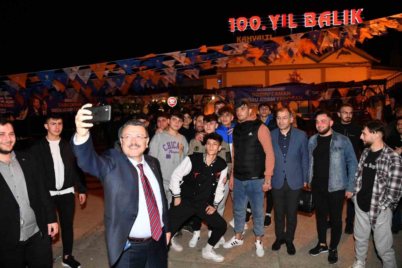 Başkan Genç gençlerle sahurda bir araya geldi