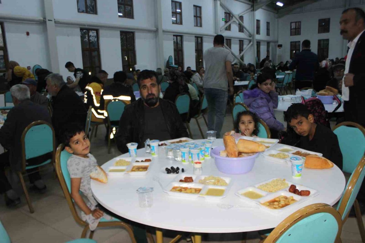 Başkan Şahin engelliler ve aileleriyle iftarda buluştu