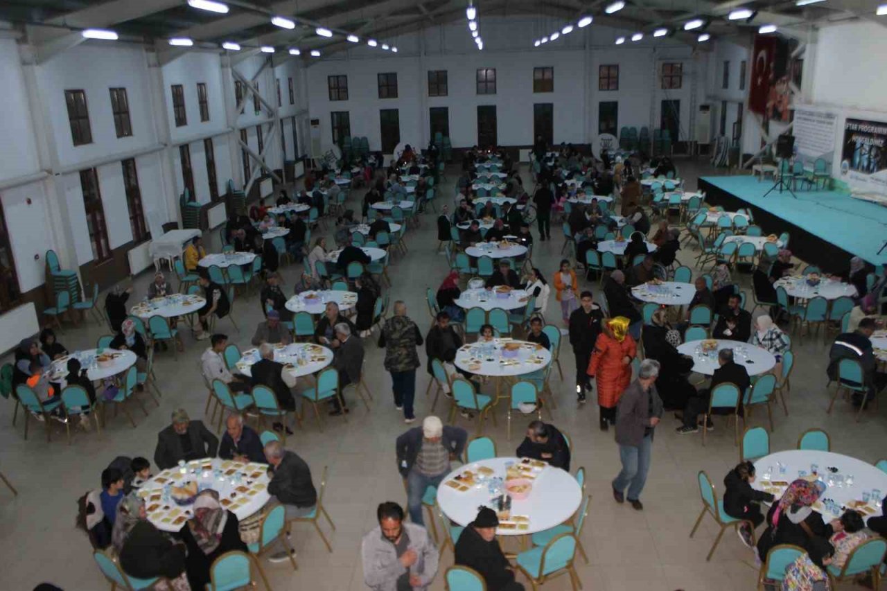 Başkan Şahin engelliler ve aileleriyle iftarda buluştu