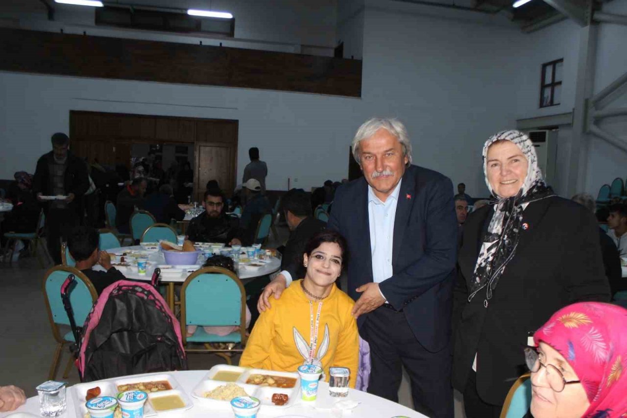 Başkan Şahin engelliler ve aileleriyle iftarda buluştu