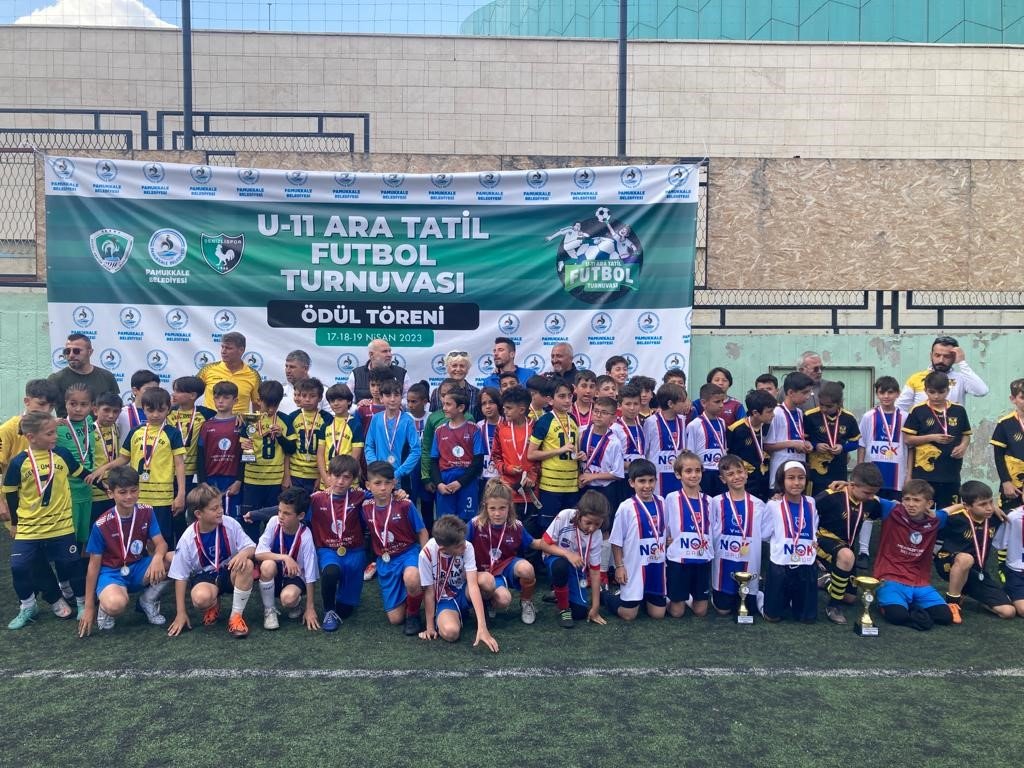 Genç ümitler, 23 Nisan turnuvasının şampiyonu oldu