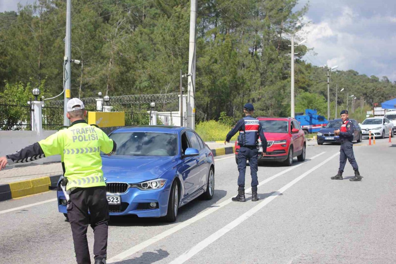 Ramazan bayramı öncesi Marmaris’te yol kontrolleri arttırıldı