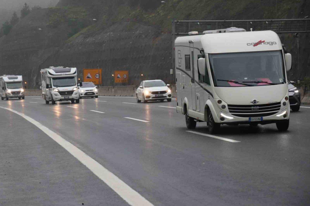 TEM Otoyolu Bolu geçişinde bayram yoğunluğu