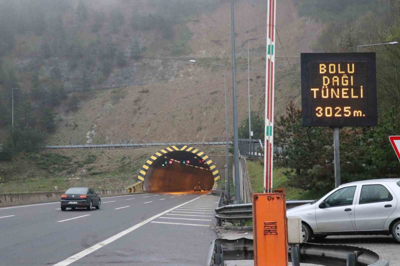 TEM Otoyolu Bolu geçişinde bayram yoğunluğu