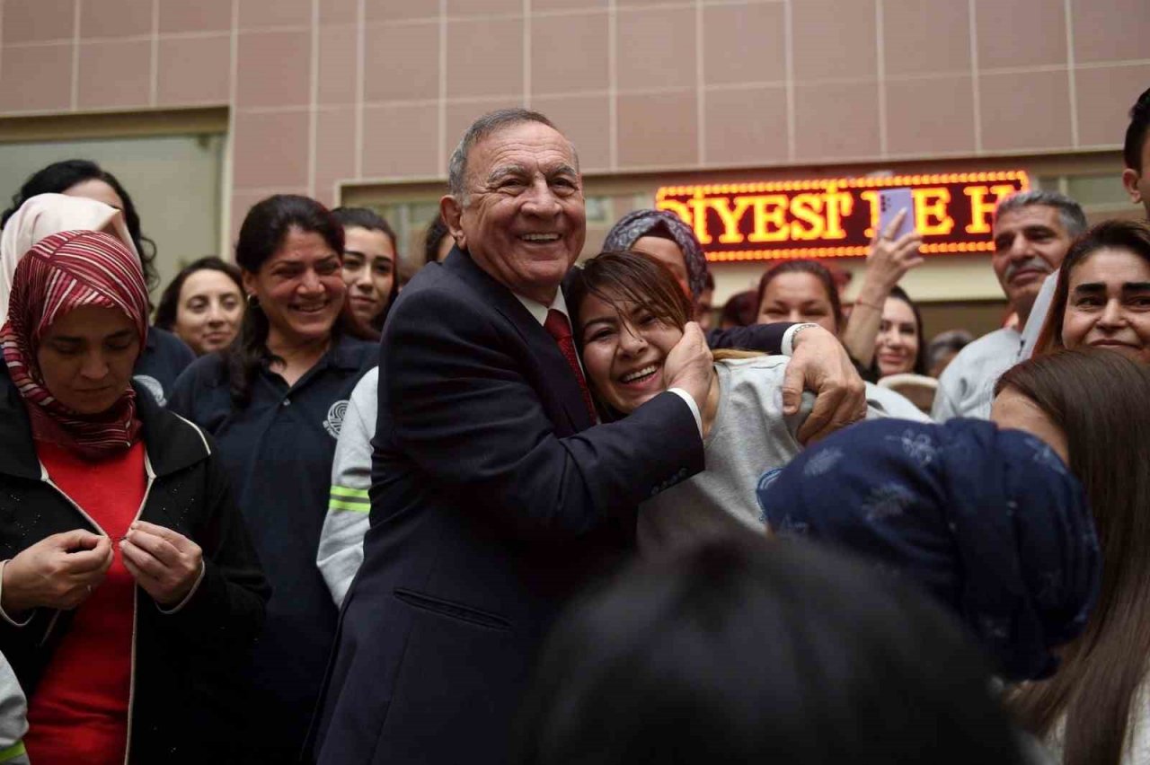 Seyhan Belediyesi’nde bayramlaşma sevinci