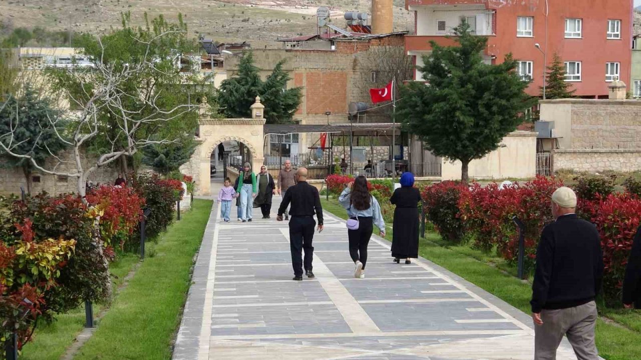 Siirt’in Tillo ilçesi ziyaretçi akınına uğruyor