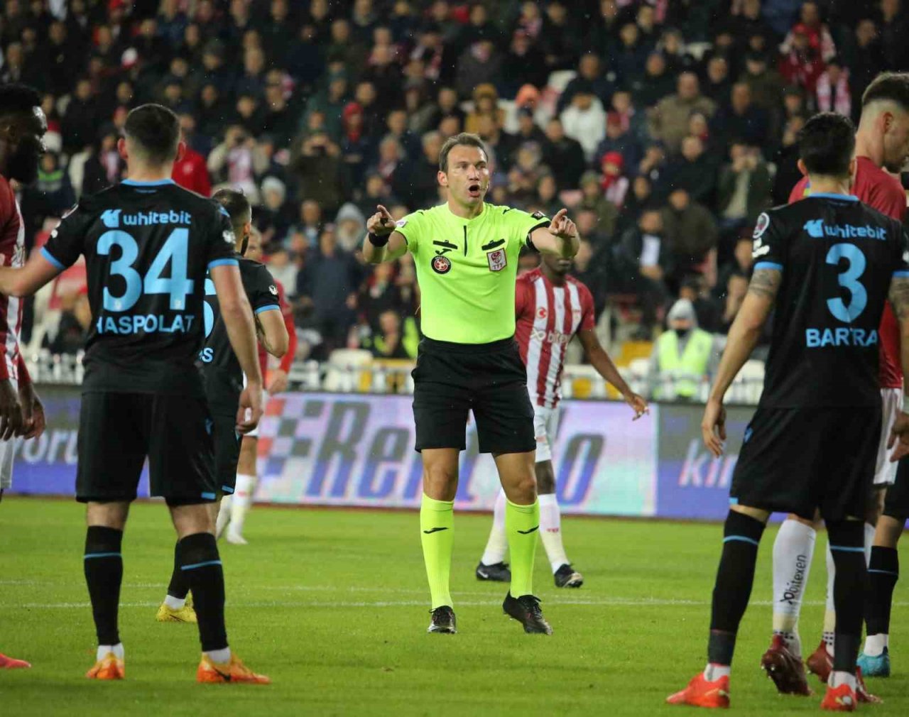 Spor Toto Süper Lig: DG Sivasspor: 2 - Trabzonspor: 1 (İlk yarı)