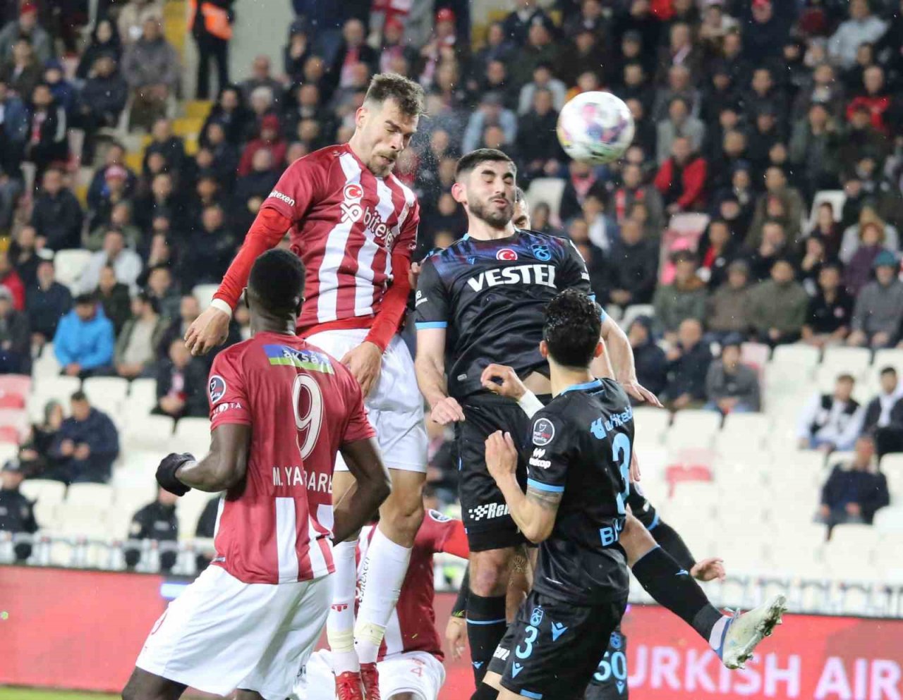 Spor Toto Süper Lig: DG Sivasspor: 2 - Trabzonspor: 1 (İlk yarı)