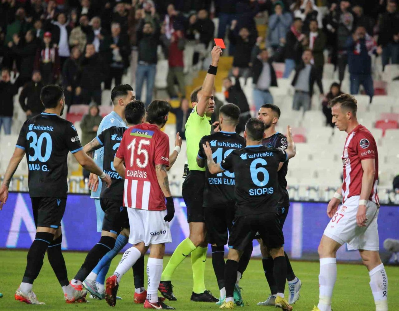 Spor Toto Süper Lig: DG Sivasspor: 2 - Trabzonspor: 1 (İlk yarı)