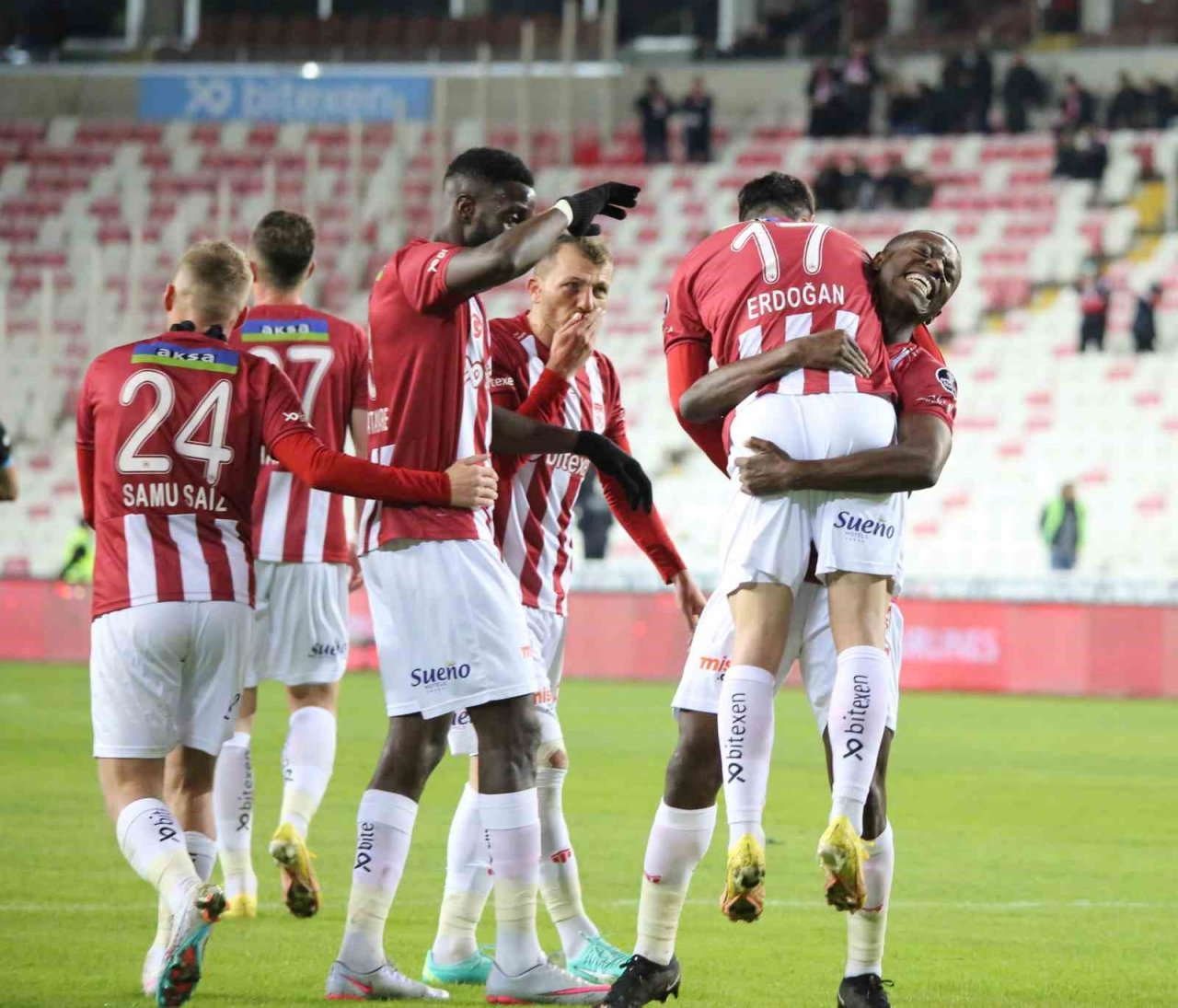 Spor Toto Süper Lig: DG Sivasspor: 2 - Trabzonspor: 1 (İlk yarı)