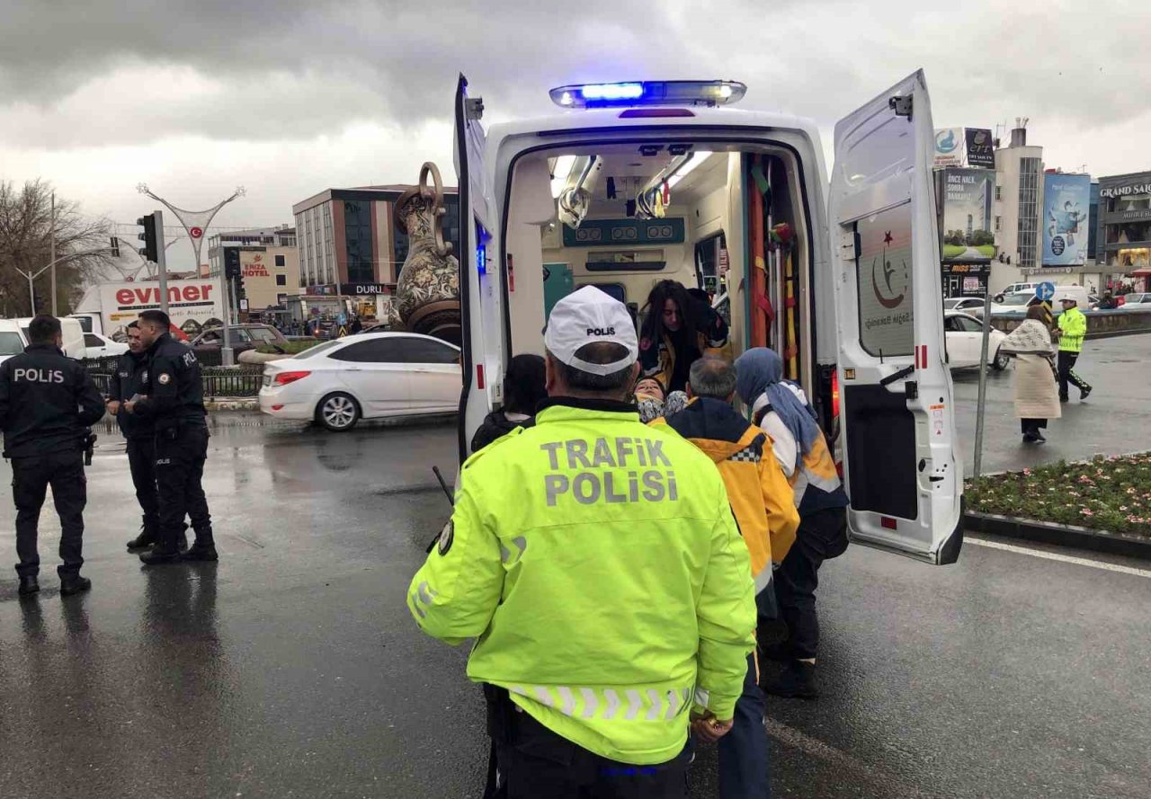Trafikte tartıştığı kadın sürücüyü darp eden kişi vatandaşlar tarafından linç edilmek istendi