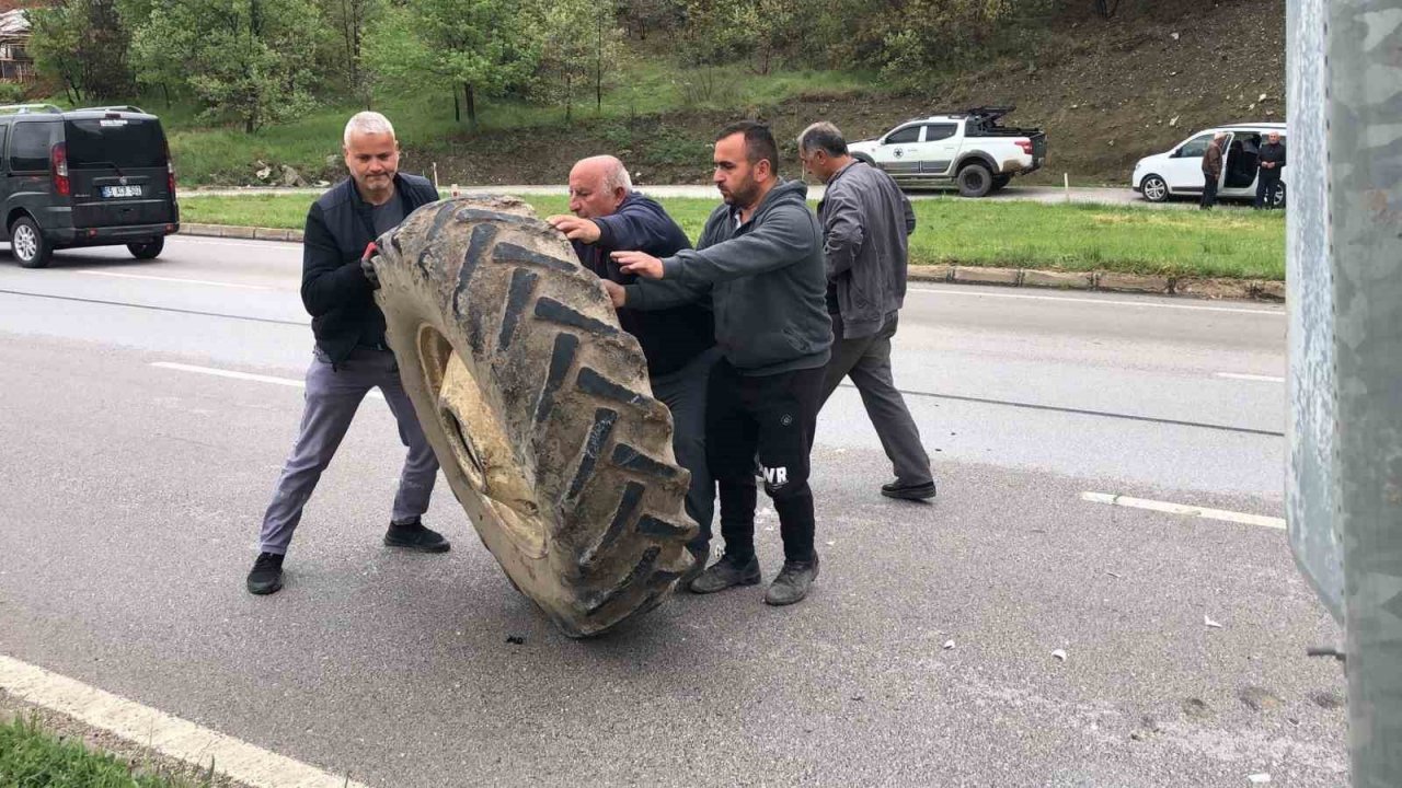 Amasya’da traktör ile otomobil çarpıştı, 3 yaralı