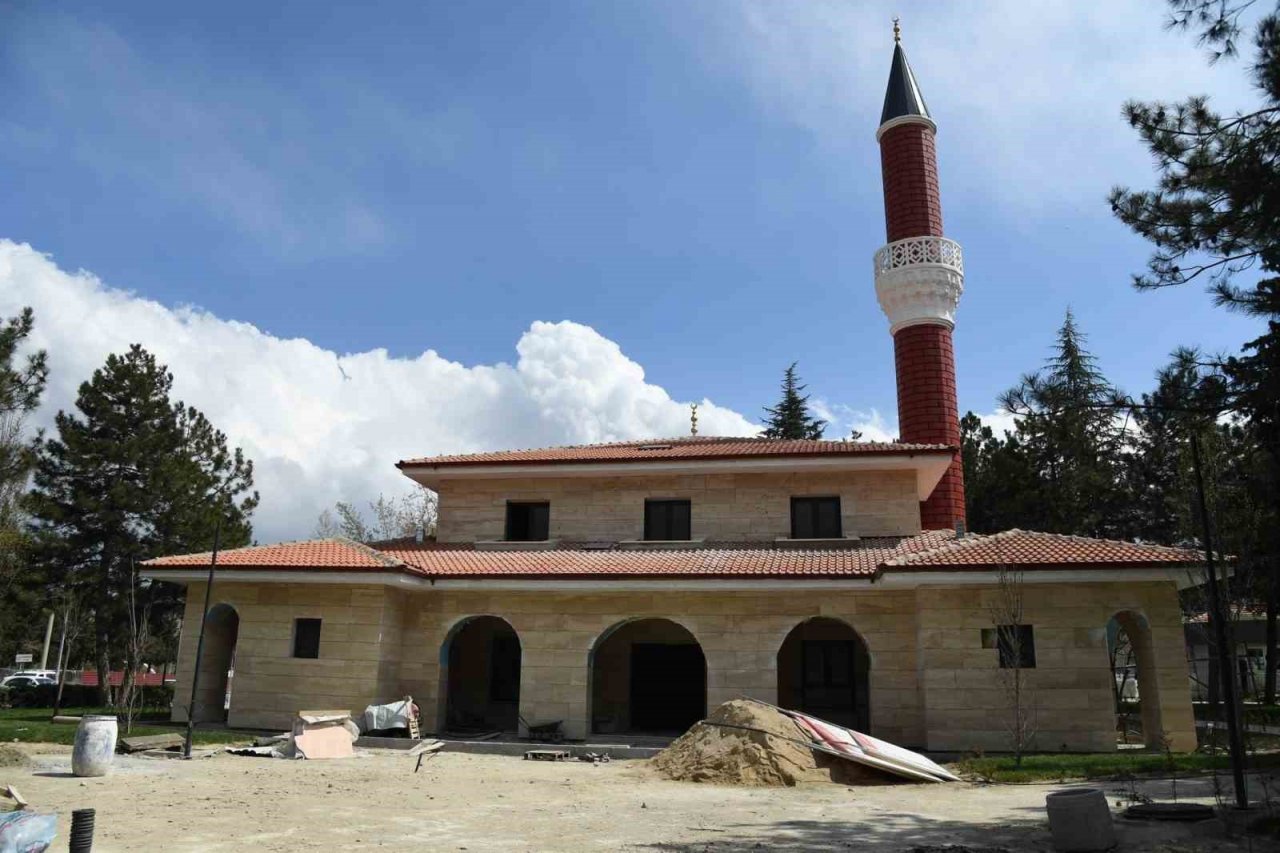 Isparta’da Millet Bahçesi camisindeki çalışmalarda sona gelindi