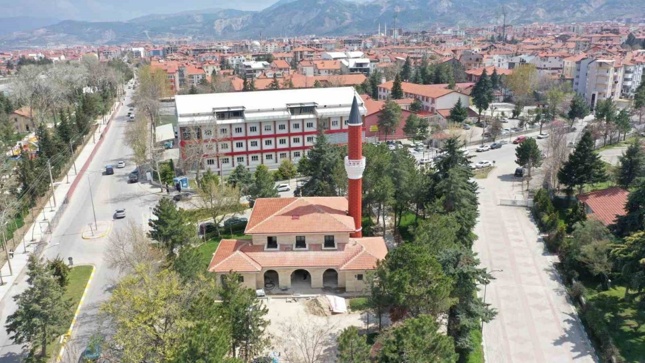 Isparta’da Millet Bahçesi camisindeki çalışmalarda sona gelindi