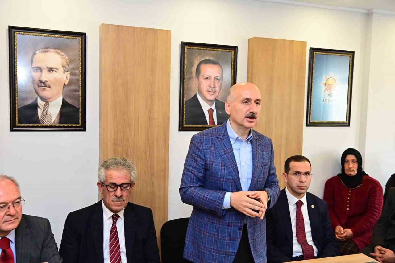 Bakan Karaismailoğlu: "Türkiye’de iki şey bitmez; bir AK Parti’nin icraatleri, iki CHP’nin yalanları"