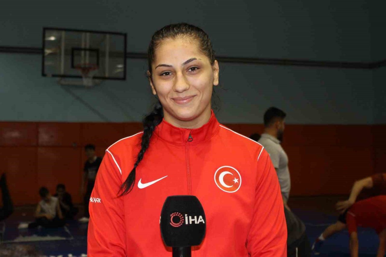 Kadın güreşçilerin hedefi Avrupa’da Türk bayrağını dalgalandırmak