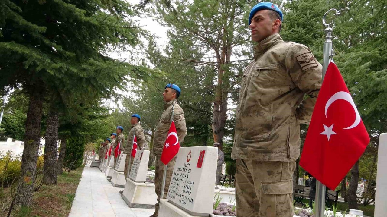 Yozgat’ta Ramazan Bayramı arifesinde şehitlik ziyaret edildi