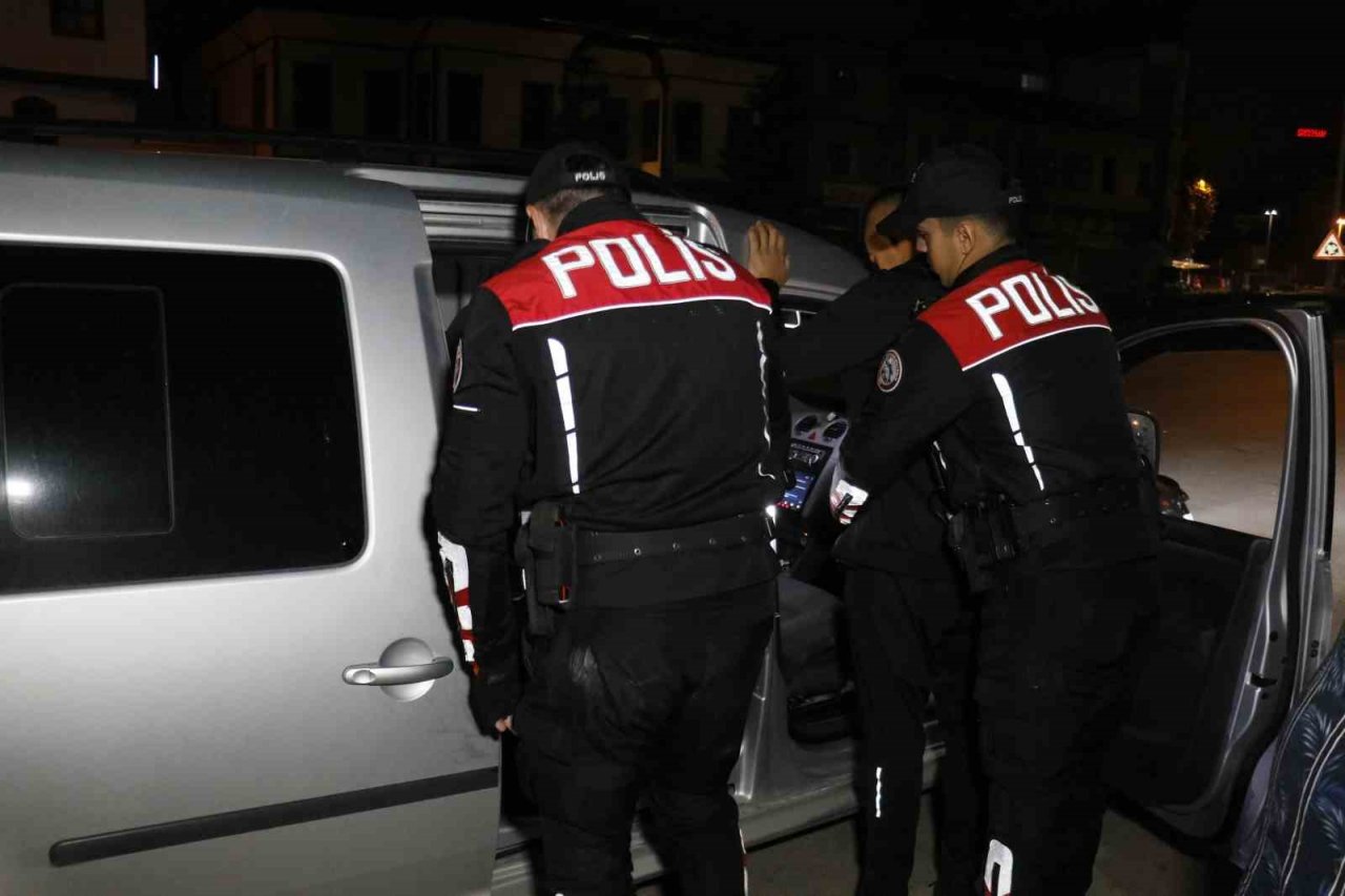 Adana’da 2 bin polisle ‘Huzur ve Güven’ uygulaması: 38 suçlu yakalandı