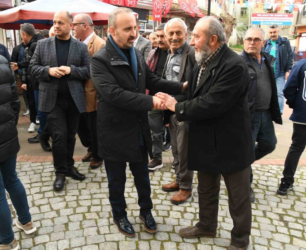 AK Partili Turan, bayram namazını Lapseki’de kıldı