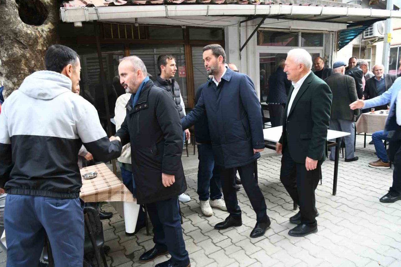 AK Partili Turan, bayram namazını Lapseki’de kıldı