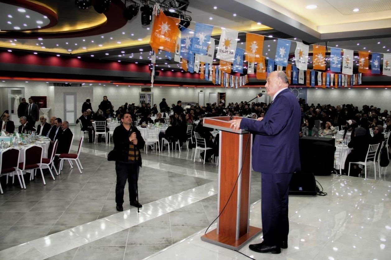 AK Parti teşkilatları iftar yemeğinde buluştu