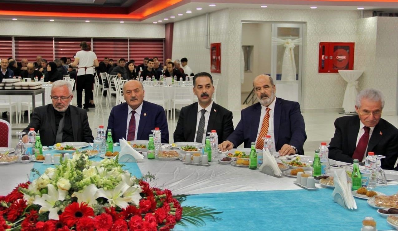 AK Parti teşkilatları iftar yemeğinde buluştu