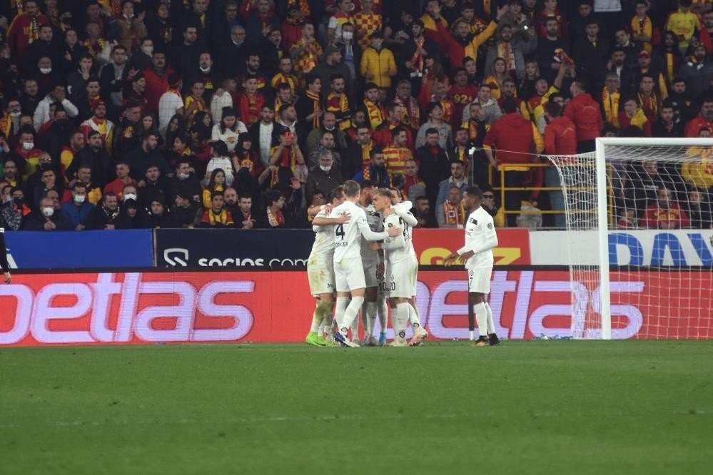 Altay ile Göztepe arasındaki 64. randevu