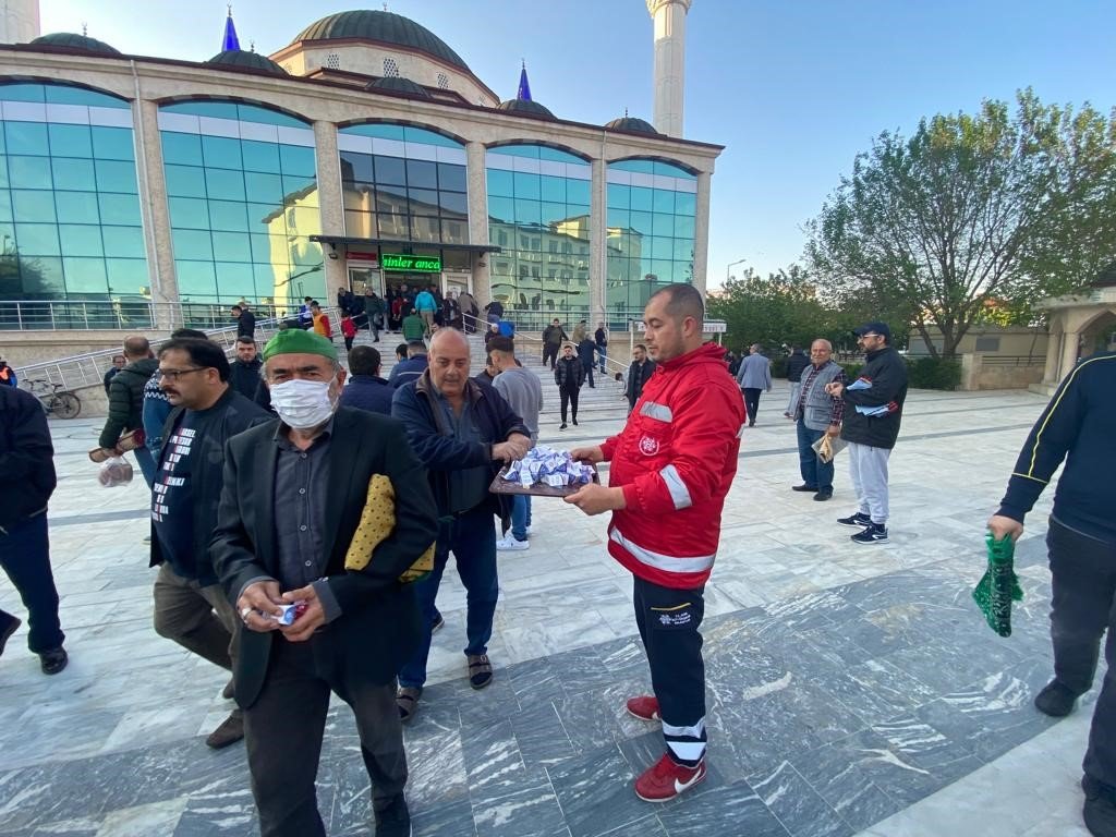 Büyükşehir, Ramazan Bayramı’nda vatandaşlarla bayramlaştı