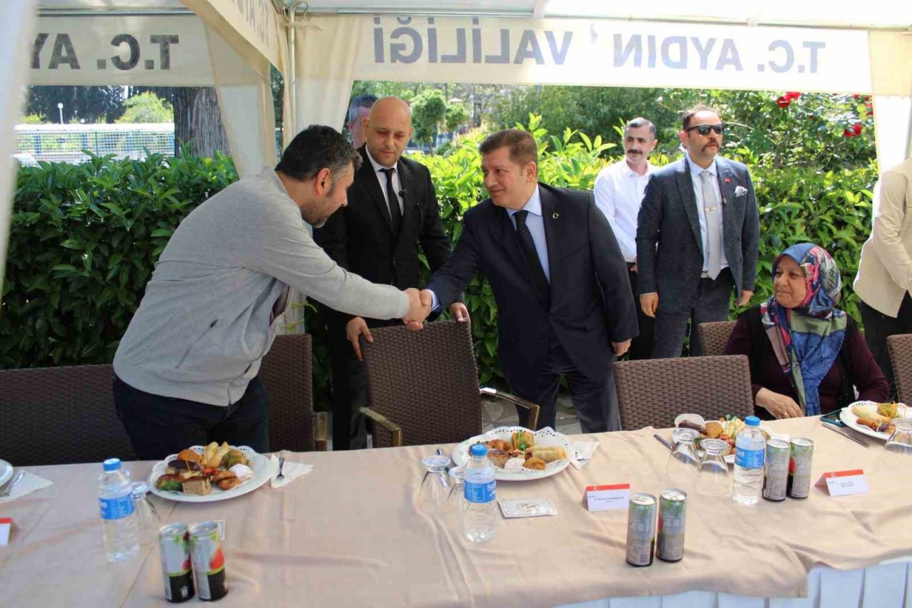 Aydın protokolü bayramlaştı