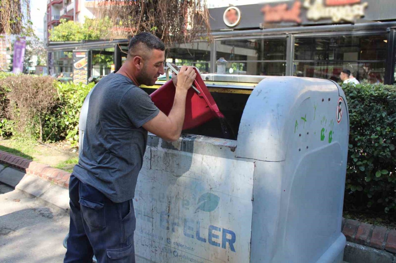 Çöp konteynerine dökülen kül, ekipleri harekete geçirdi