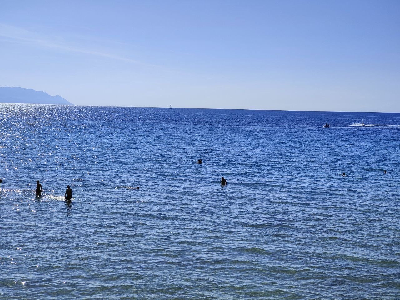 Kuşadası’nın dünyaca ünlü Kadınlar Denizi Plajı’nda bayram yoğunluğu