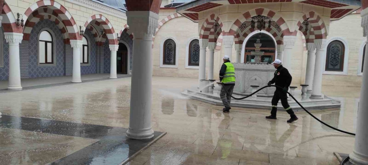 Bilecik belediyesi tarafından temizlik çalışmaları yapıldı