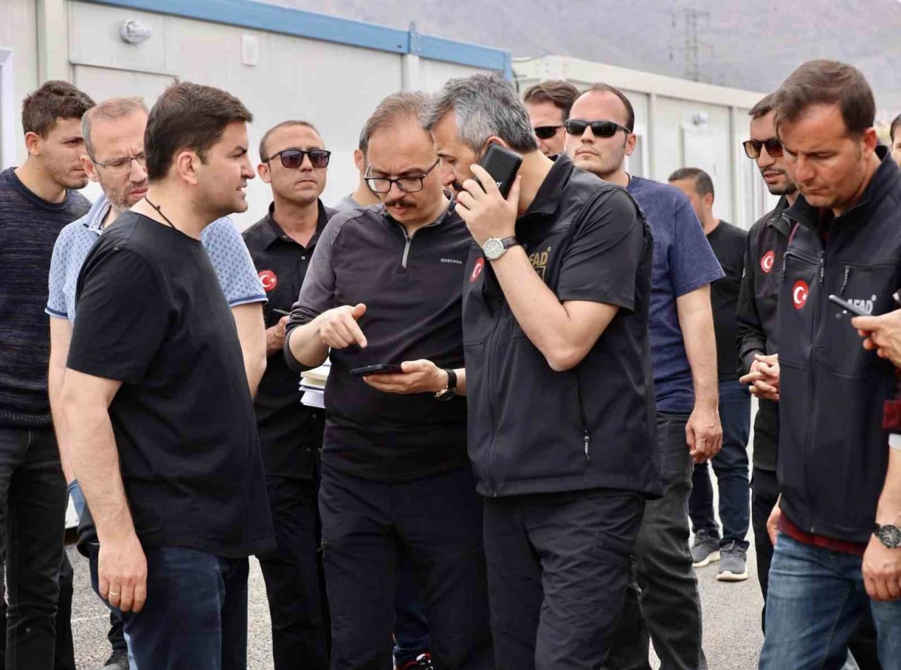 Vali Kızılkaya konteyner kentlerde inceleme yaptı