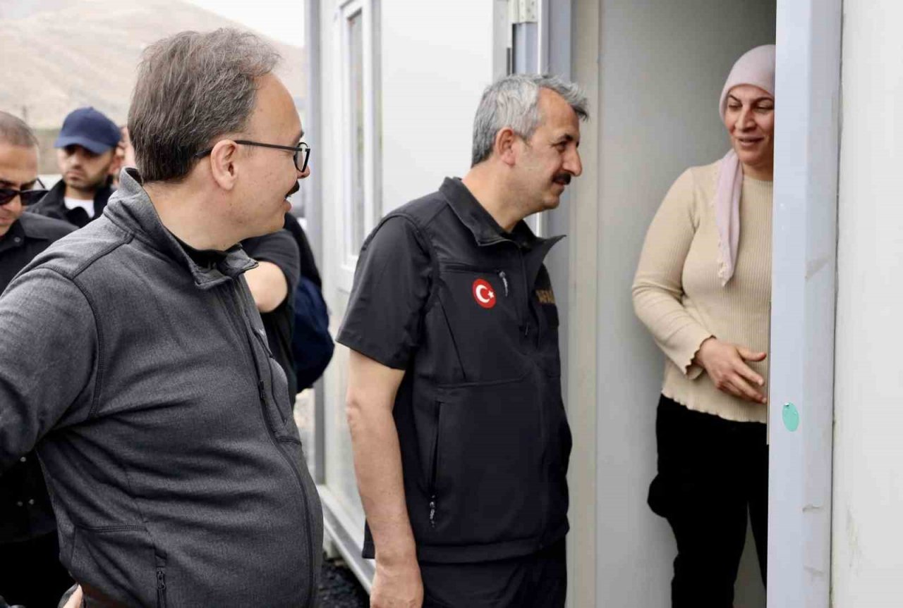 Vali Kızılkaya konteyner kentlerde inceleme yaptı