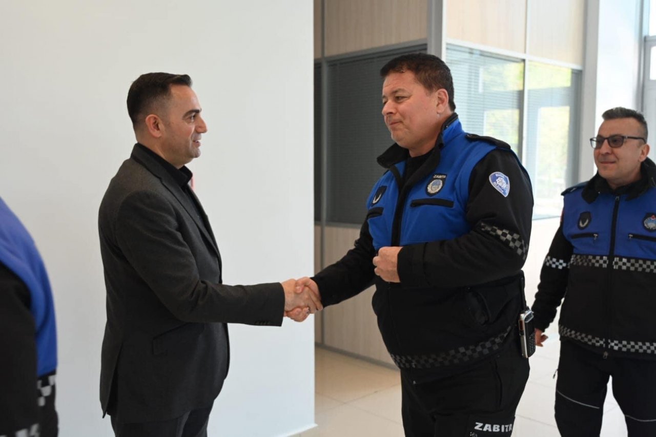 Biga Belediye Başkanı Bülent Erdoğan, belediye personeliyle bayramlaştı