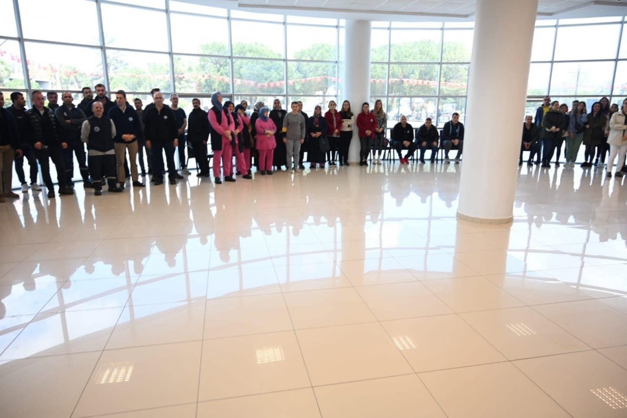 Biga Belediye Başkanı Bülent Erdoğan, belediye personeliyle bayramlaştı