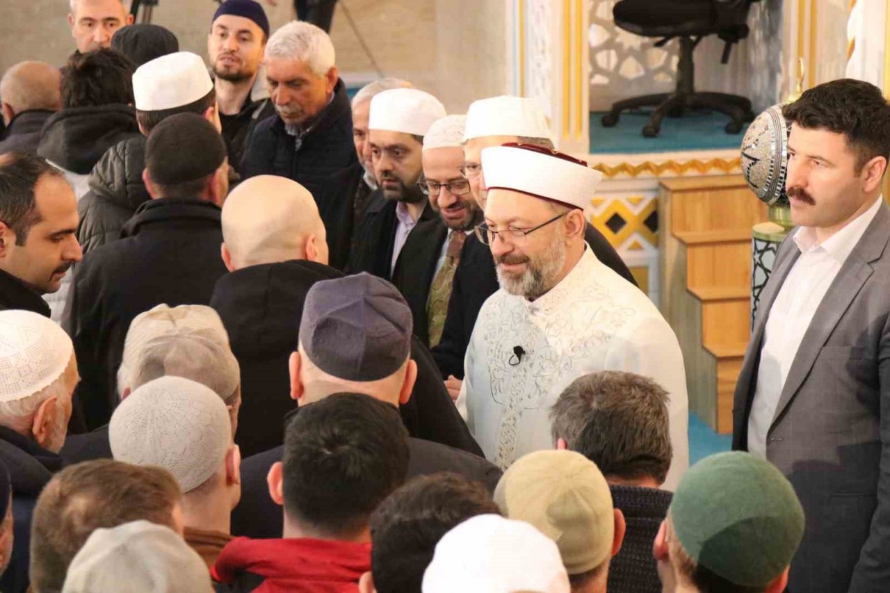 Diyanet İşleri Başkanı Erbaş: “Bayramlar, paylaşma, yardımlaşma ve dayanışma günleridir”