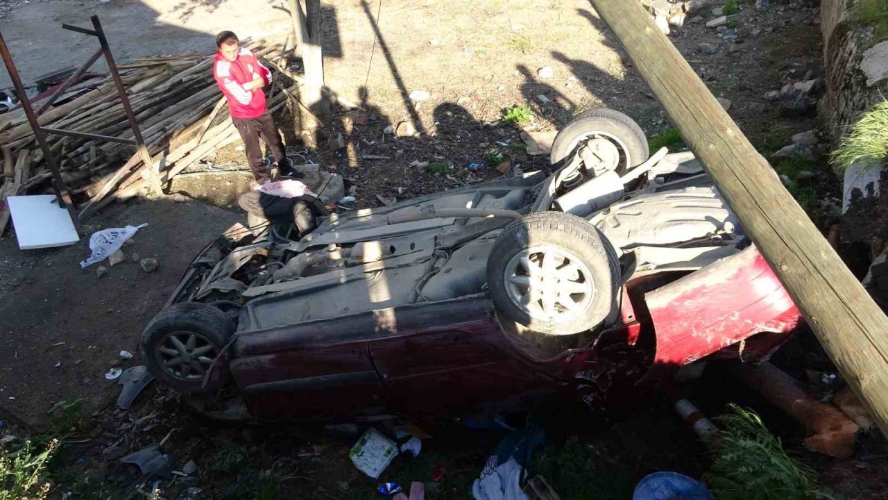 Elazığ’da otomobil bahçeye uçtu: 5 yaralı