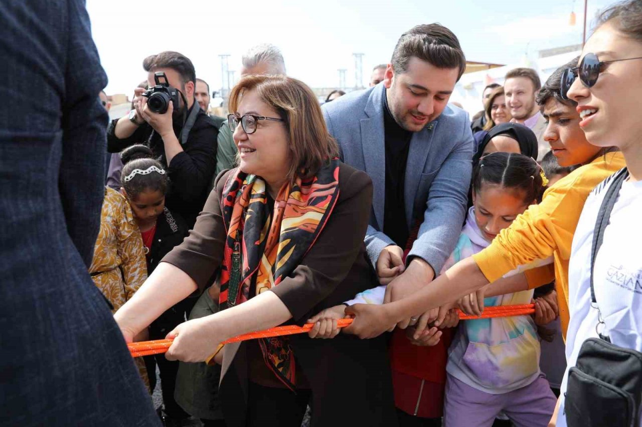 Gaziantep’te depremzede çocuklar için bayram şenliği