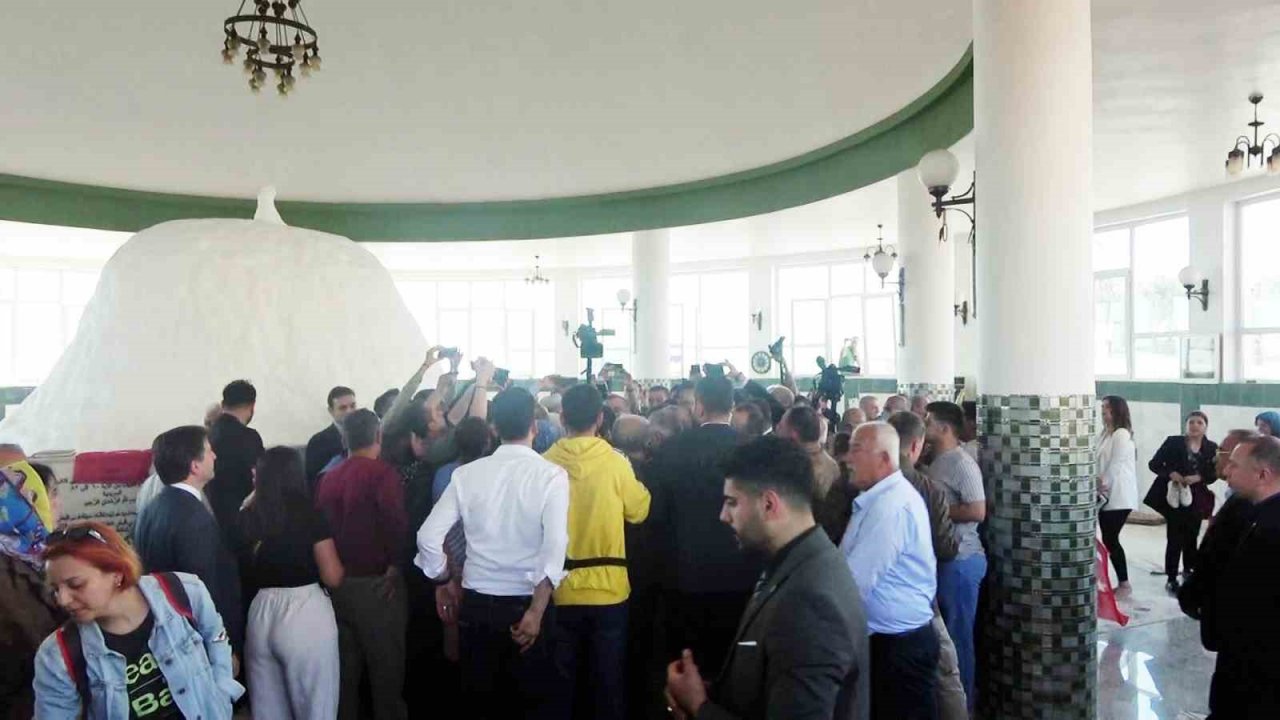 Bir ayakkabı tepkisi de Akşener ve İmamoğlu’na