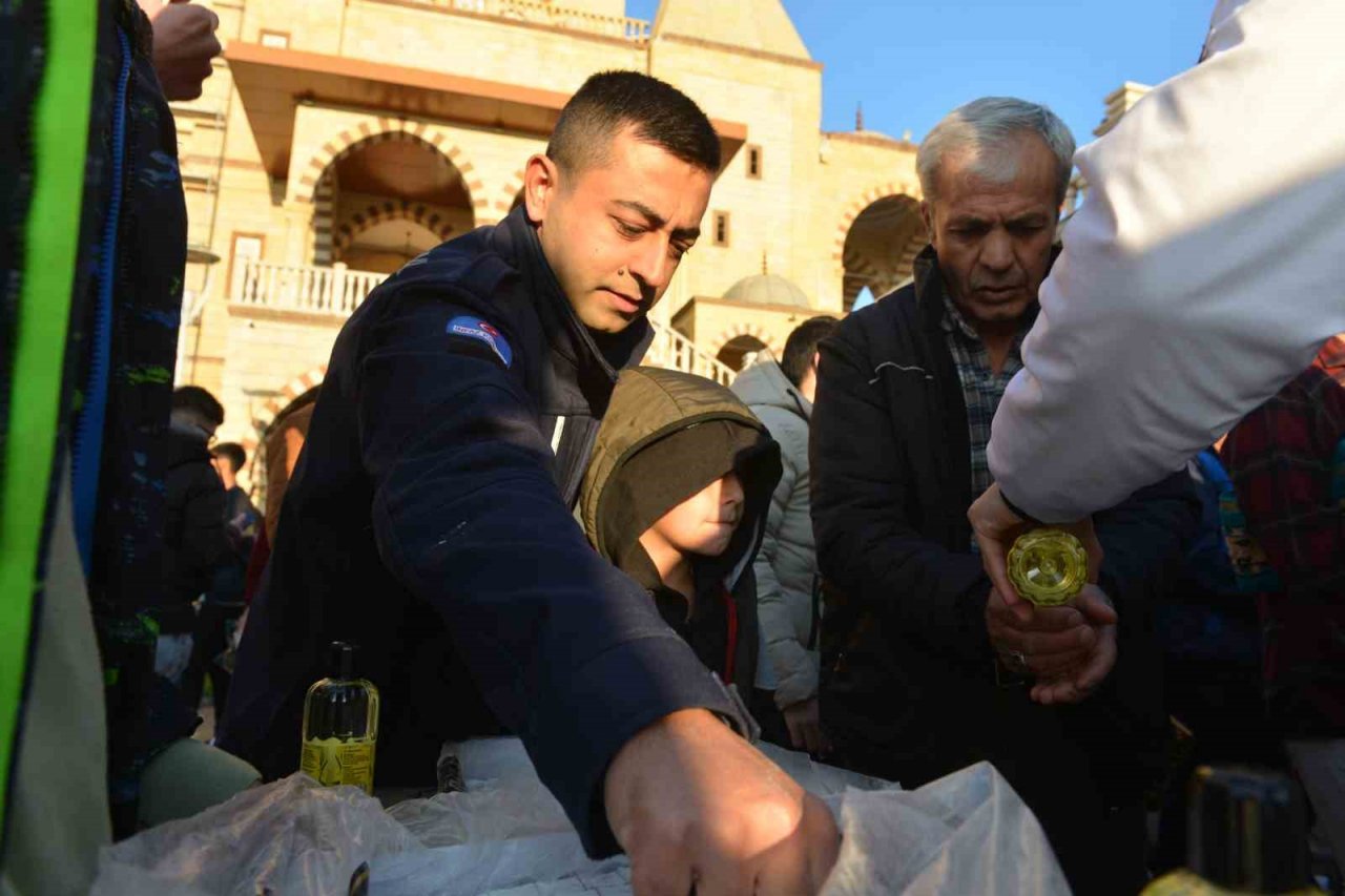 Kahramanmaraş’ta deprem sonrası ilk bayram namazı