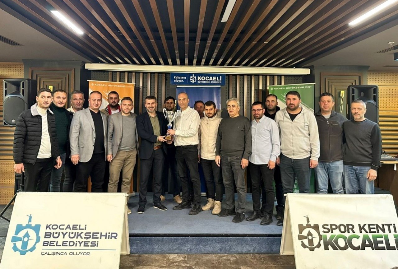 Kazandıkları kupaları depremzede çocuklara gönderdiler