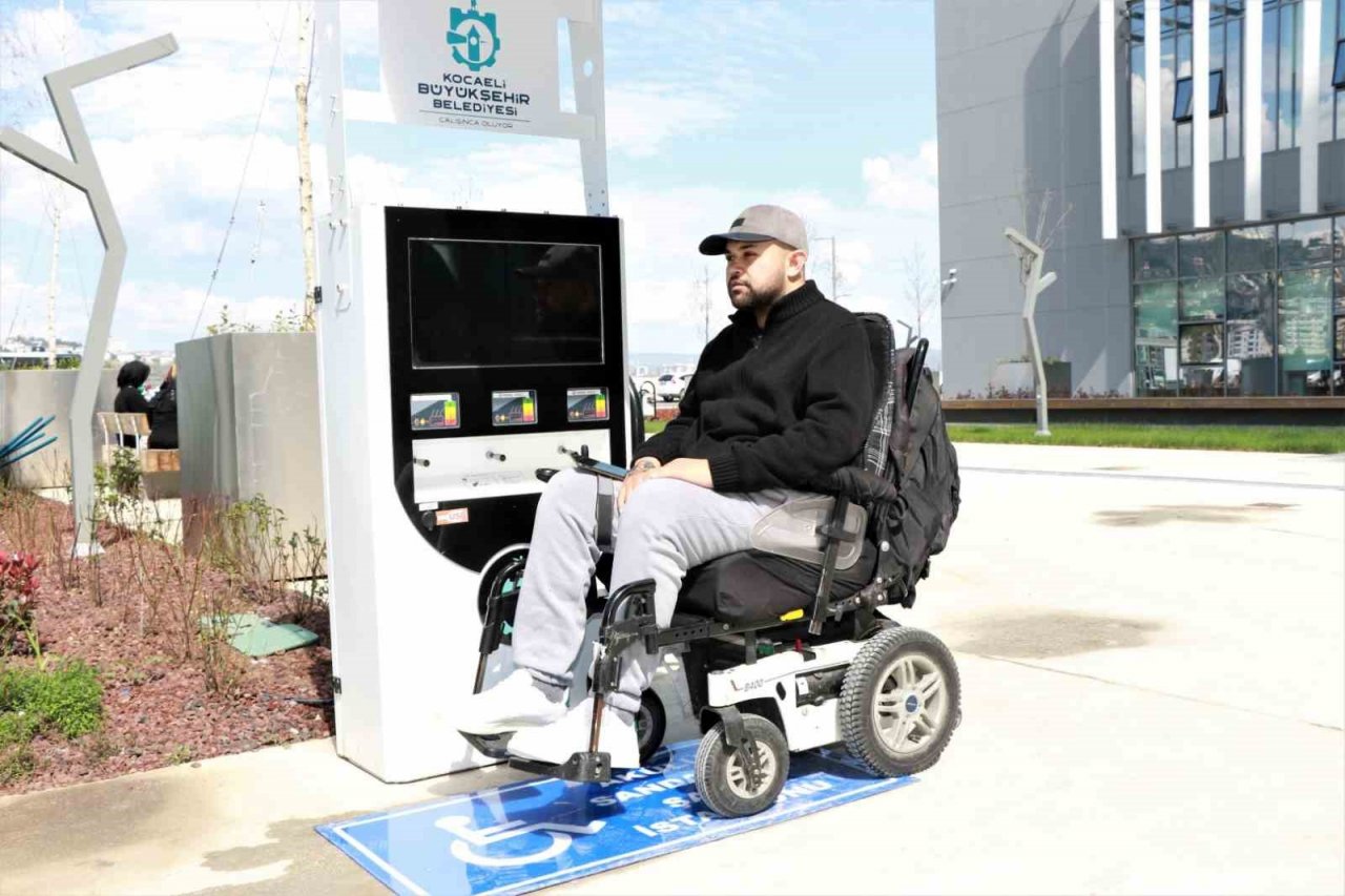 Şehir hastanesine akülü şarj istasyonu