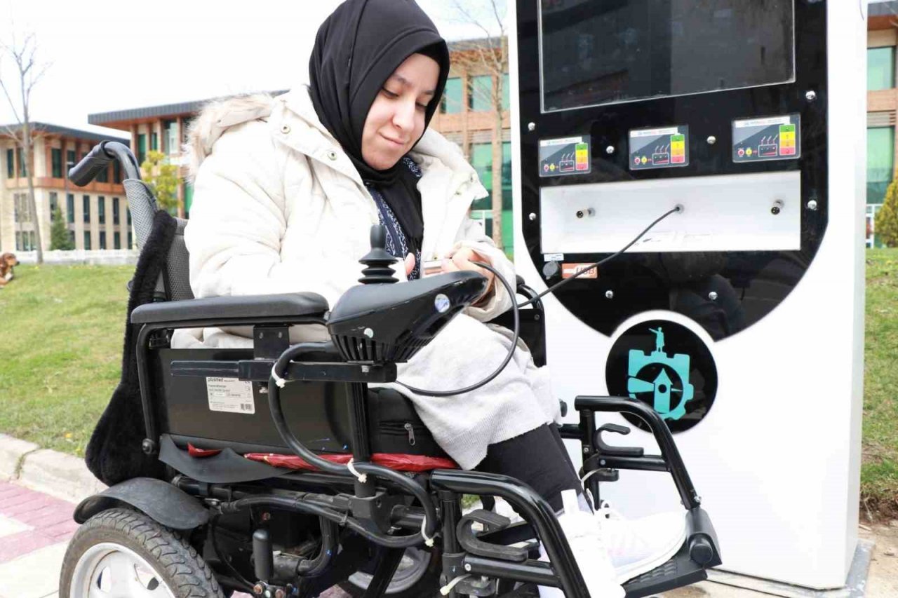 Şehir hastanesine akülü şarj istasyonu