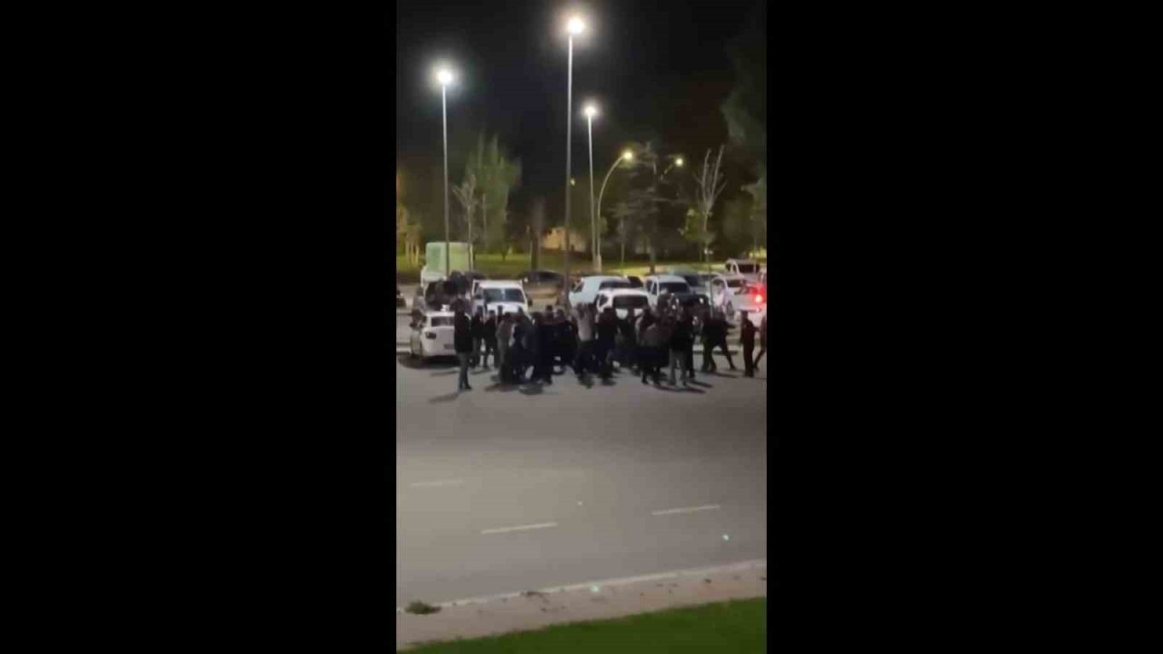 Kocaeli’de iki grubun kavgasında yumruklar havada uçuştu