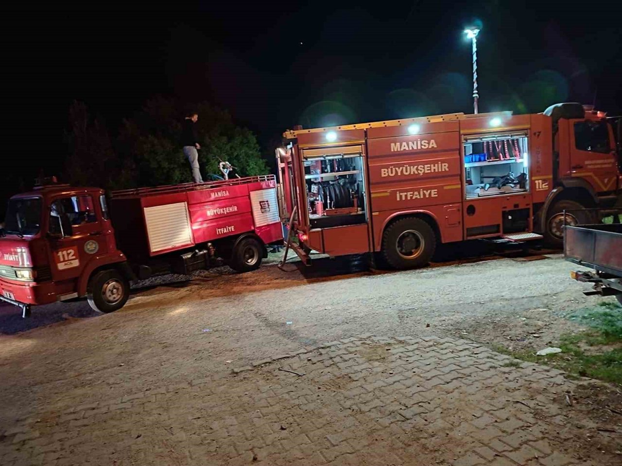 Manisa’da bacadan çıkan yangında ev alevlere teslim oldu