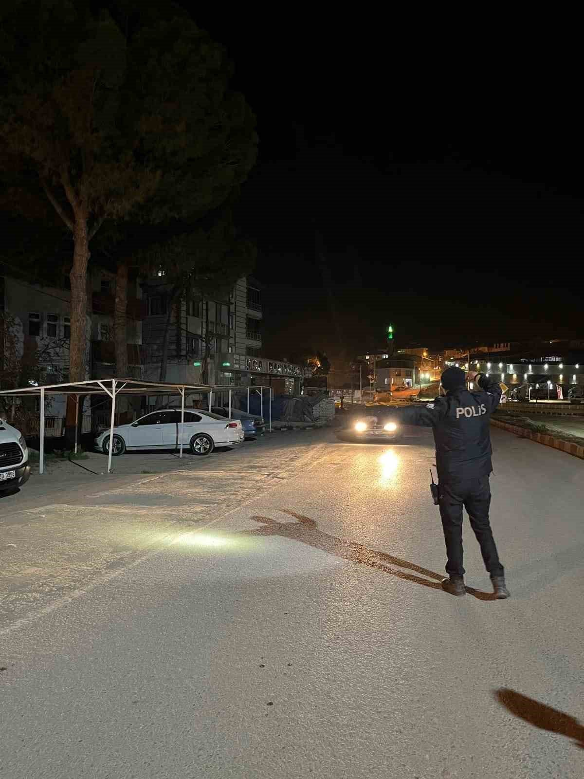 Selendi’de trafik ekiplerinden ’Bu yolda sana çok güveniyoruz’ uygulaması